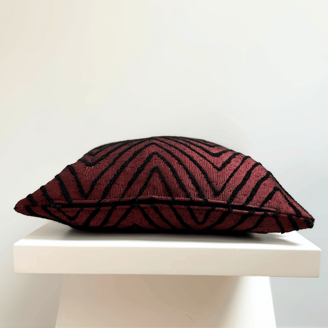 Handgefertigtes Zierkissen „Rosso e Nero“