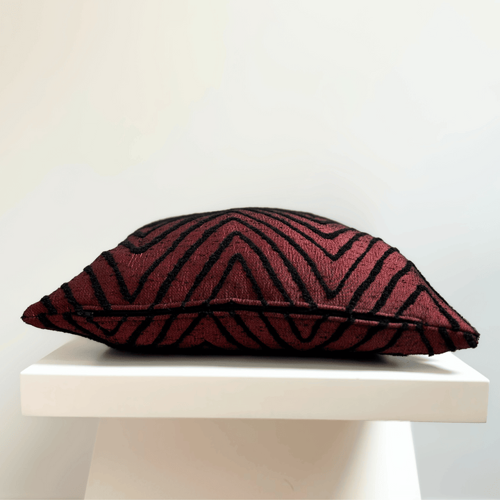 Handgefertigtes Zierkissen „Rosso e Nero“