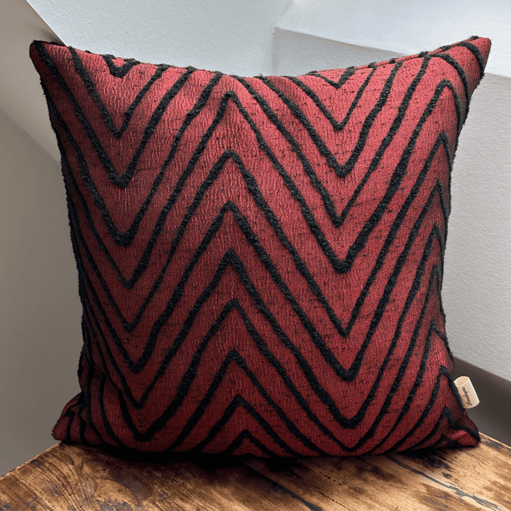 Handgefertigtes Zierkissen „Rosso e Nero“