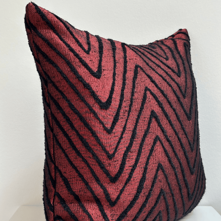 Handgefertigtes Zierkissen „Rosso e Nero“