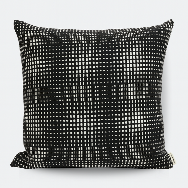 Dimensionen – Handgefertigtes Jacquard-Kissen